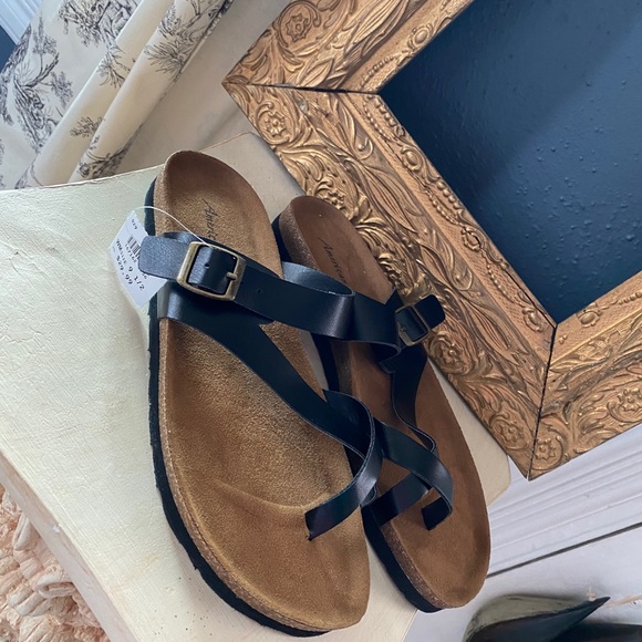 AE sandals - Picture 2 of 5